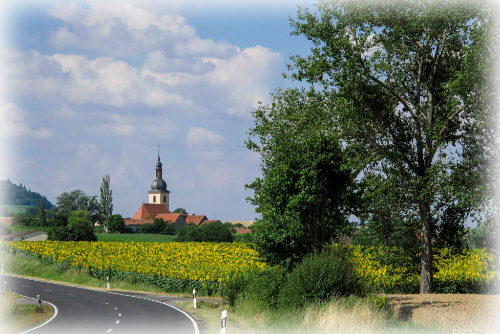 Die Rüdenhäuser Straße nach Wiesenbronn