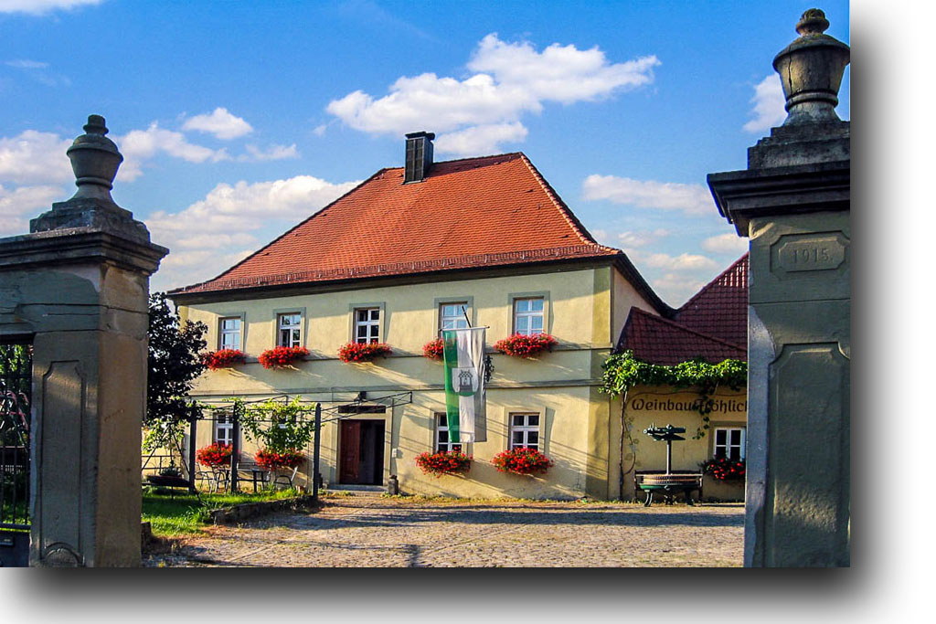 Dorfrundgang - Amtshaus der Casteller Grafen