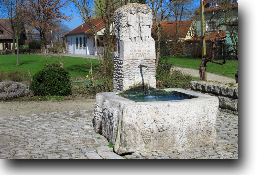 Dorfrundgang - Lehmatraterbrunnen