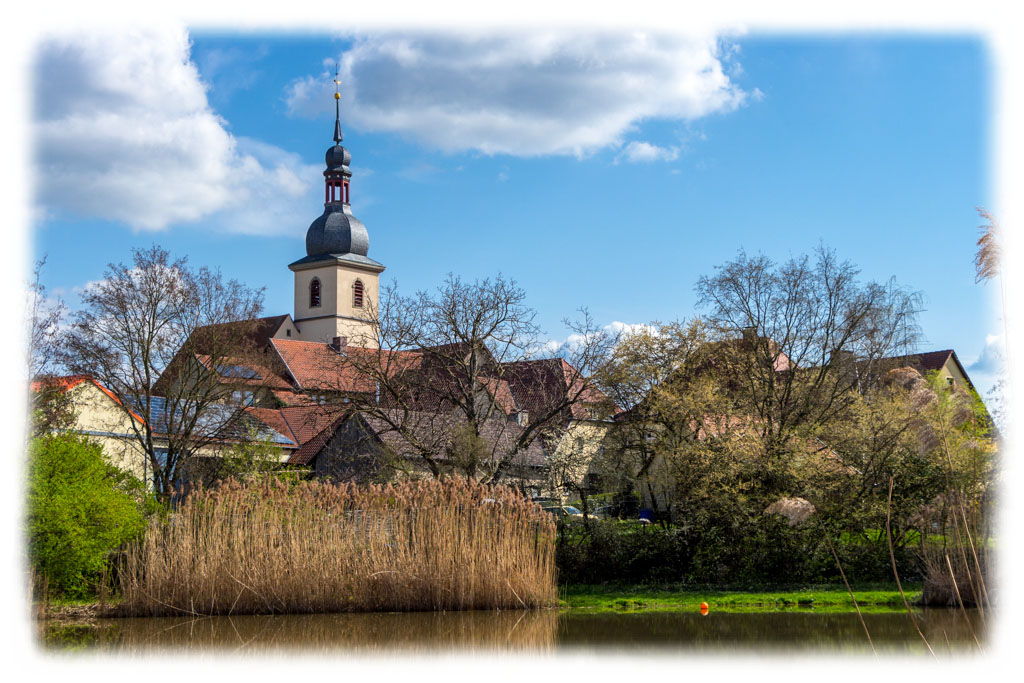 Schlossgraben und Kirche