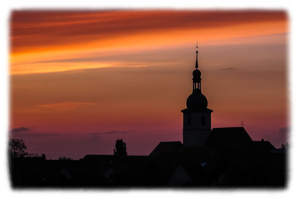 Kirche im Abendrot